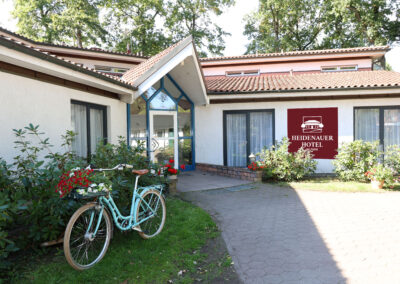 Außenfassade mit Schild